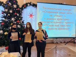 Студентки специальности ДПИ
